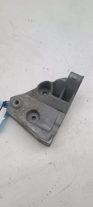 QVU500340, Soporte Bomba Dir. Land Rover