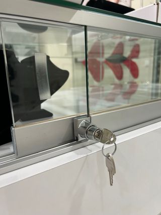Vitrina expositora con cerradura