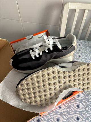 New Balance 327 - Gris y Negro