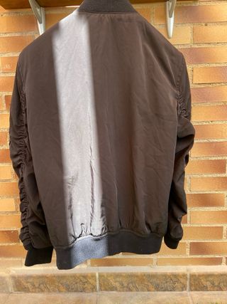 Cazadora bomber Bershka negra - M