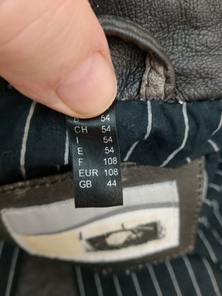Chaqueta negra piel