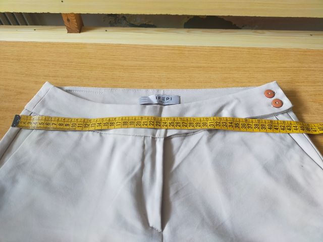 Pantalones beige IFEPI