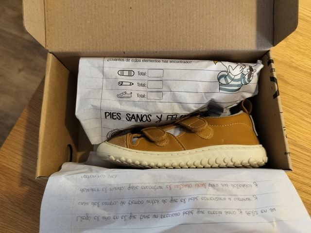 Zapato Feroz. Talla 26.Modelo Jávea Rocker mostaza