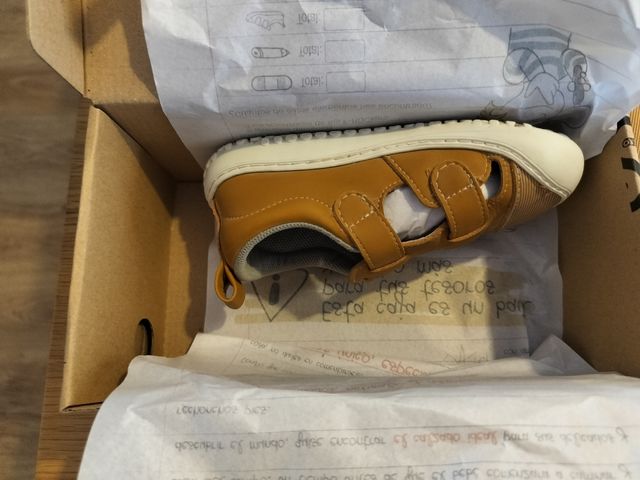 Zapato Feroz. Talla 26.Modelo Jávea Rocker mostaza