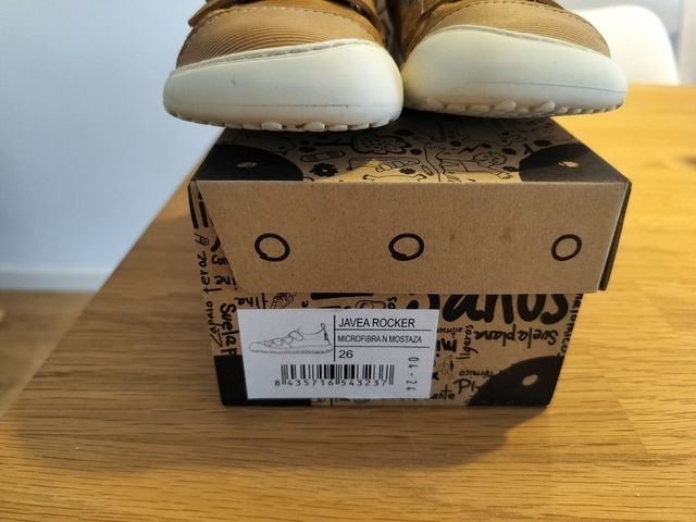 Zapato Feroz. Talla 26.Modelo Jávea Rocker mostaza