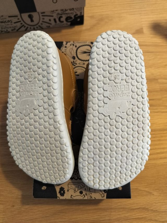 Zapato Feroz. Talla 26.Modelo Jávea Rocker mostaza