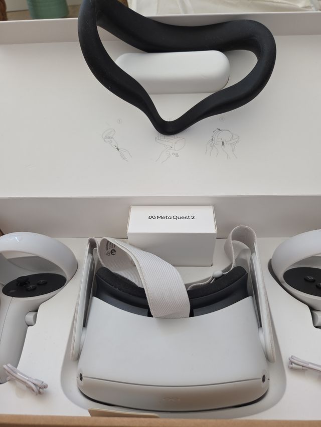 Meta Quest 2 - 128 GB - VR Headset