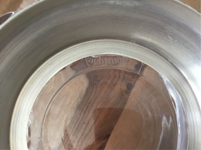 Set de bomboneras, una de cristal tallado y plata