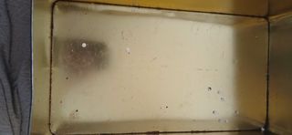 Caja metálica Cava Codorníu vintage con relieve.