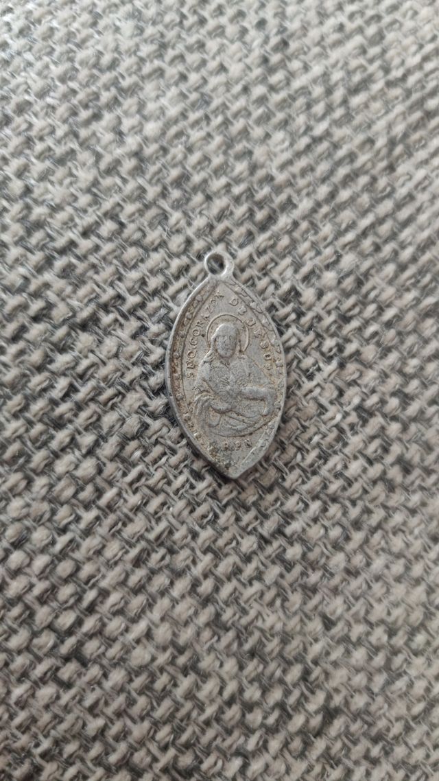 Medalla antigua Virgen María