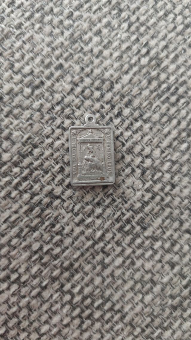 Medallas religiosas: Sagrado Corazón y N.S. del Ca