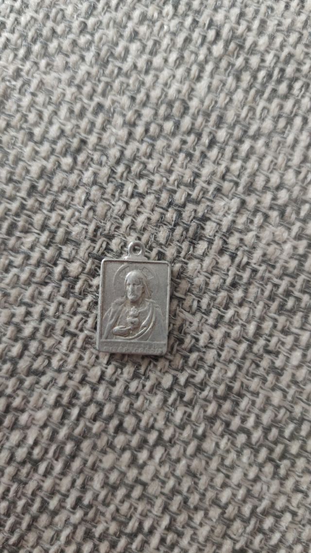 Medallas religiosas: Sagrado Corazón y N.S. del Ca
