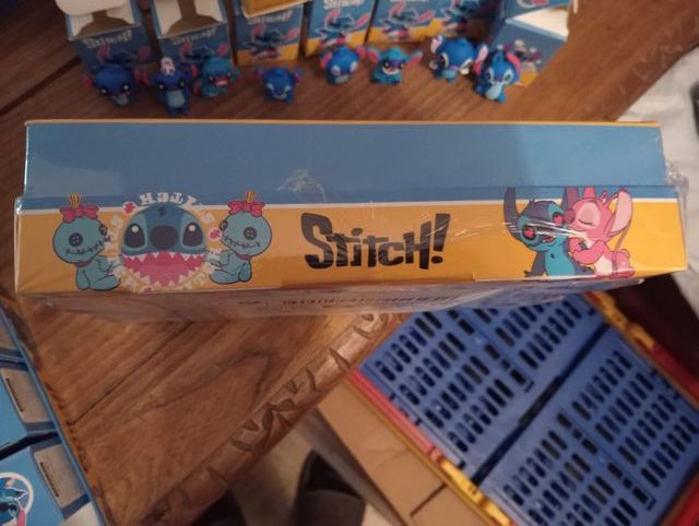 Stitch Box da 24 ciondoli portachiavi nuovi