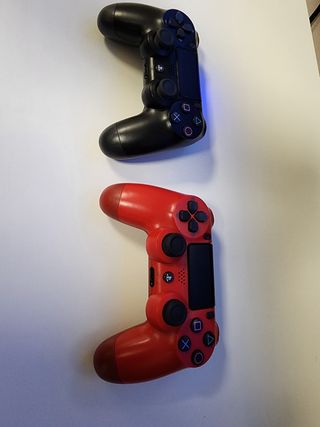 PS4 (PlayStation 4) 1TB + 2 mandos