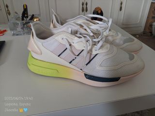 Zapatillas Adidas blancas y amarillas