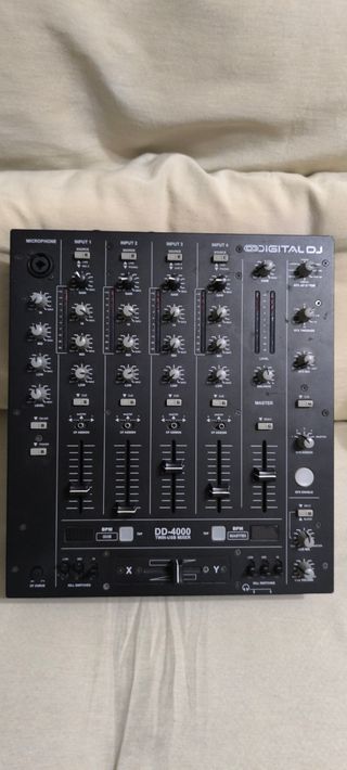 Mesa de mezclas Digital DJ DD-4000