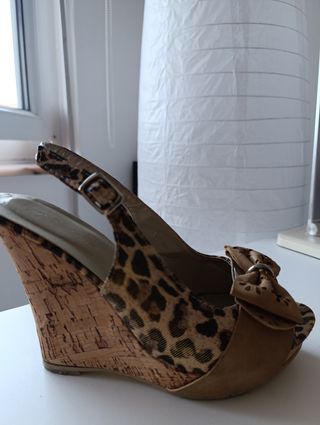 Sandalias cuña leopardo T36
