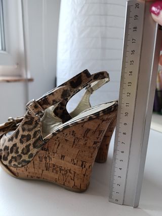 Sandalias cuña leopardo T36