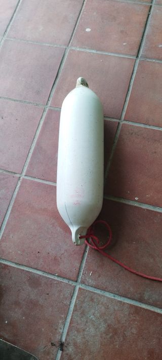 Boya náutica blanca