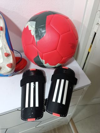 Kit fútbol Adidas: botas, espinilleras y balón
