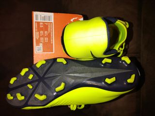 REBAJADO. Botas de fútbol Nike Jr. talla 40