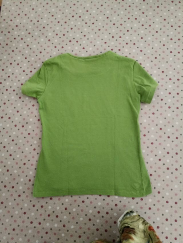 Camiseta verde básica