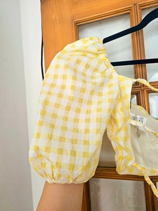 Pack top abalorios y gorro bucket vichy amarillo