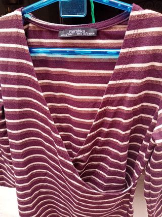 Camiseta Bershka marrón dorada rayas S