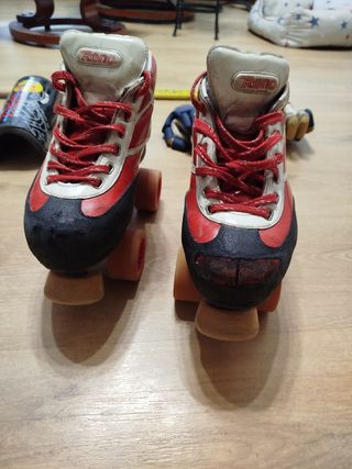 Vendo equipo de hockey sobre patines 110 euros.