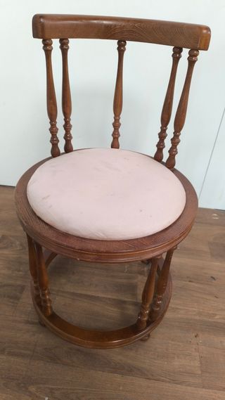 SILLAS ANTIGUAS DE MADERA A 20 UNA