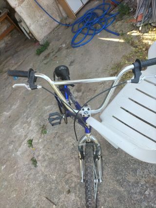 Bicicleta BMX Shark, poco uso