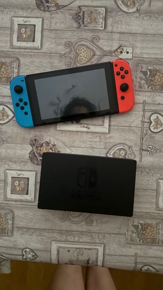 Nintendo Switch - Azul y Rojo