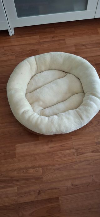 Cama para gato beige y marrón