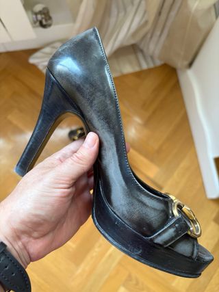 Zapatos Gucci negros tacón alto