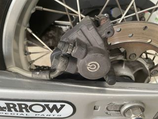 Aprilia Pegaso 650 i.e. roja