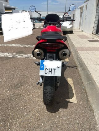 Aprilia Pegaso 650 i.e. roja