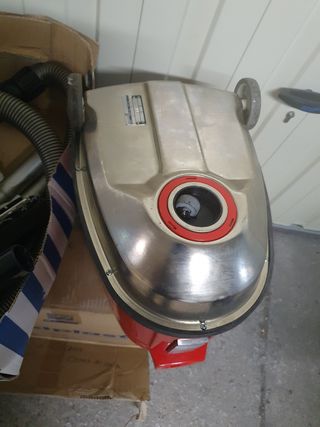 Aspiradora vintage roja