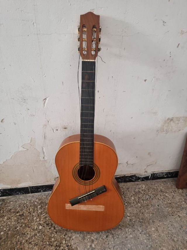 Guitarra clásica antigua