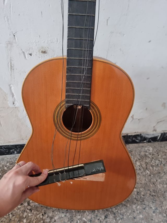 Guitarra clásica antigua