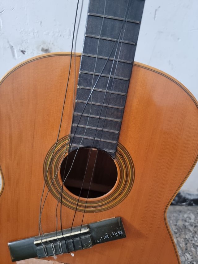 Guitarra clásica antigua