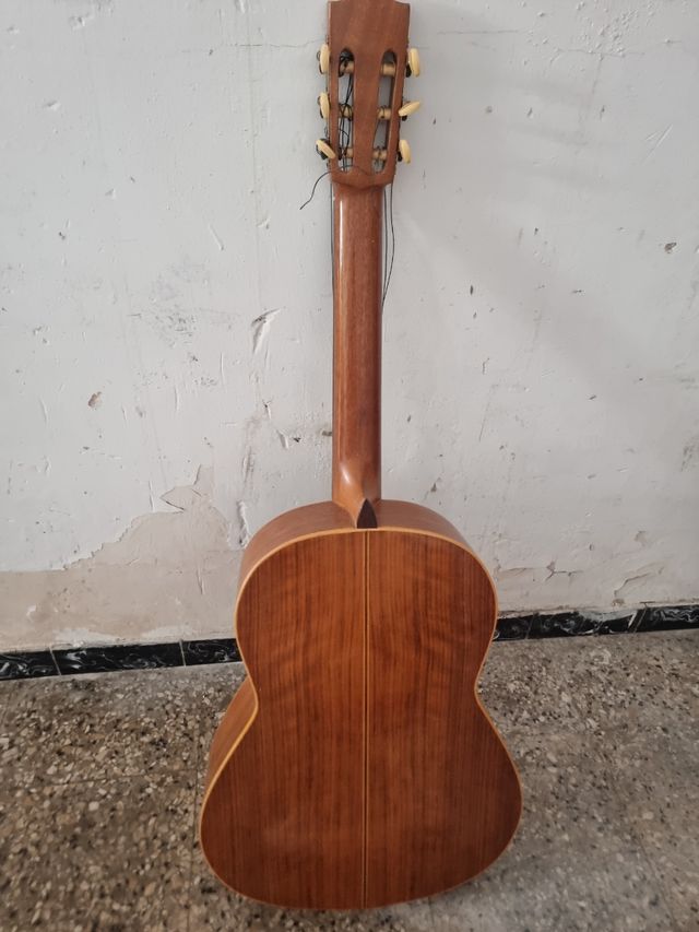 Guitarra clásica antigua