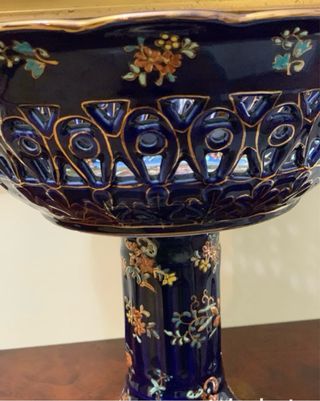 Centro mesa porcelana azul pedestal