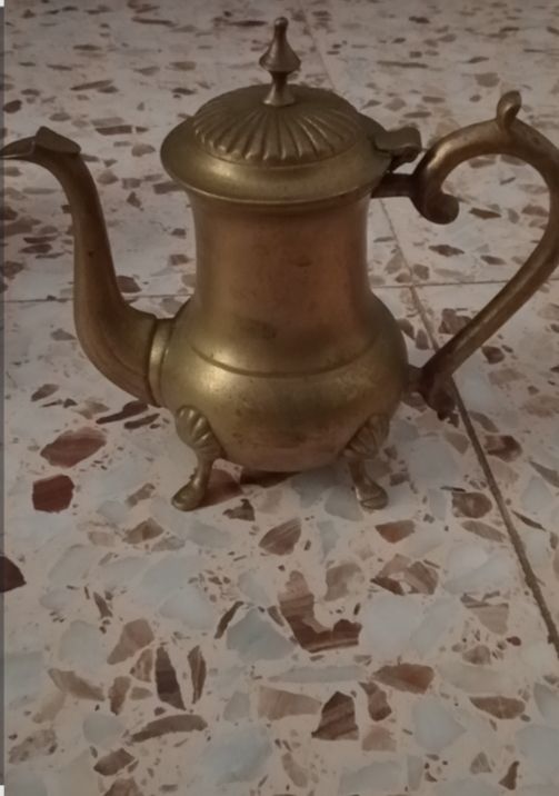 Tetera bronce antigua