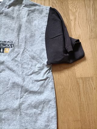 Camiseta Pull Bear gris y negra