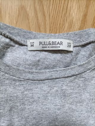Camiseta Pull Bear gris y negra