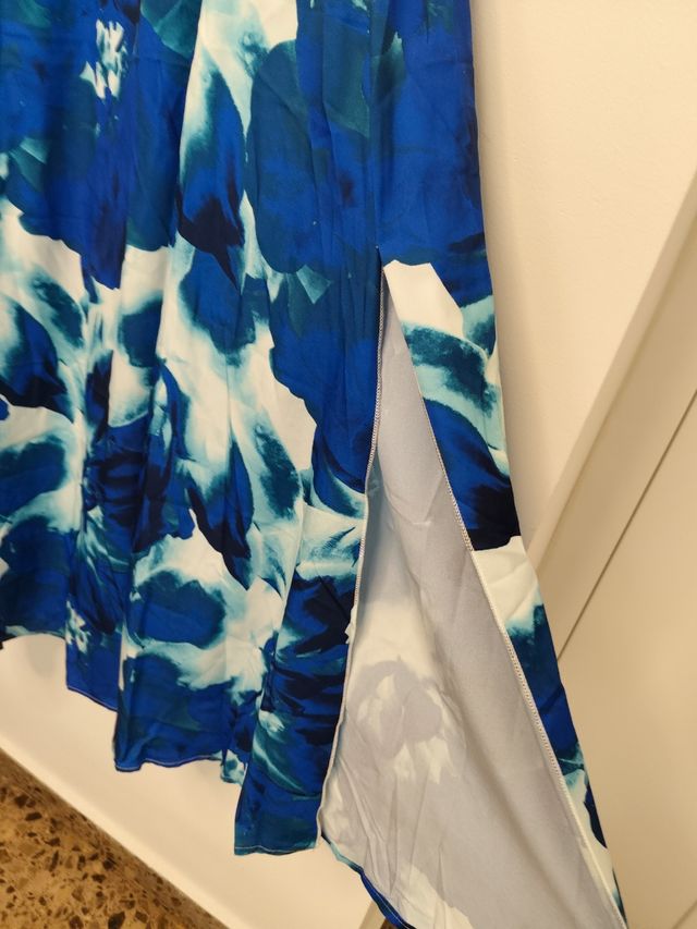 Vestido largo azul y blanco