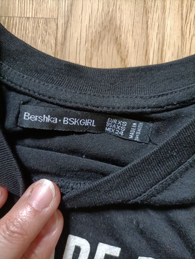 Camiseta Bershka negra - Talla xs