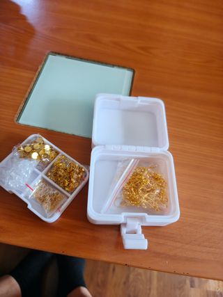 Caja joyero bisutería: cierres, tachuelas