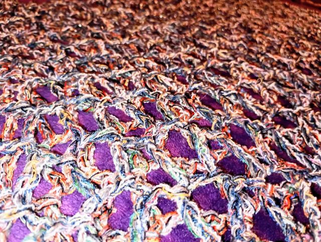 Top estivo a rete multicolor