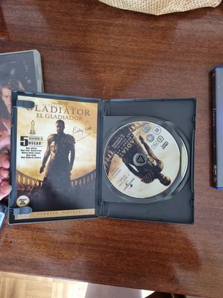 DVDs de películas conocidas.